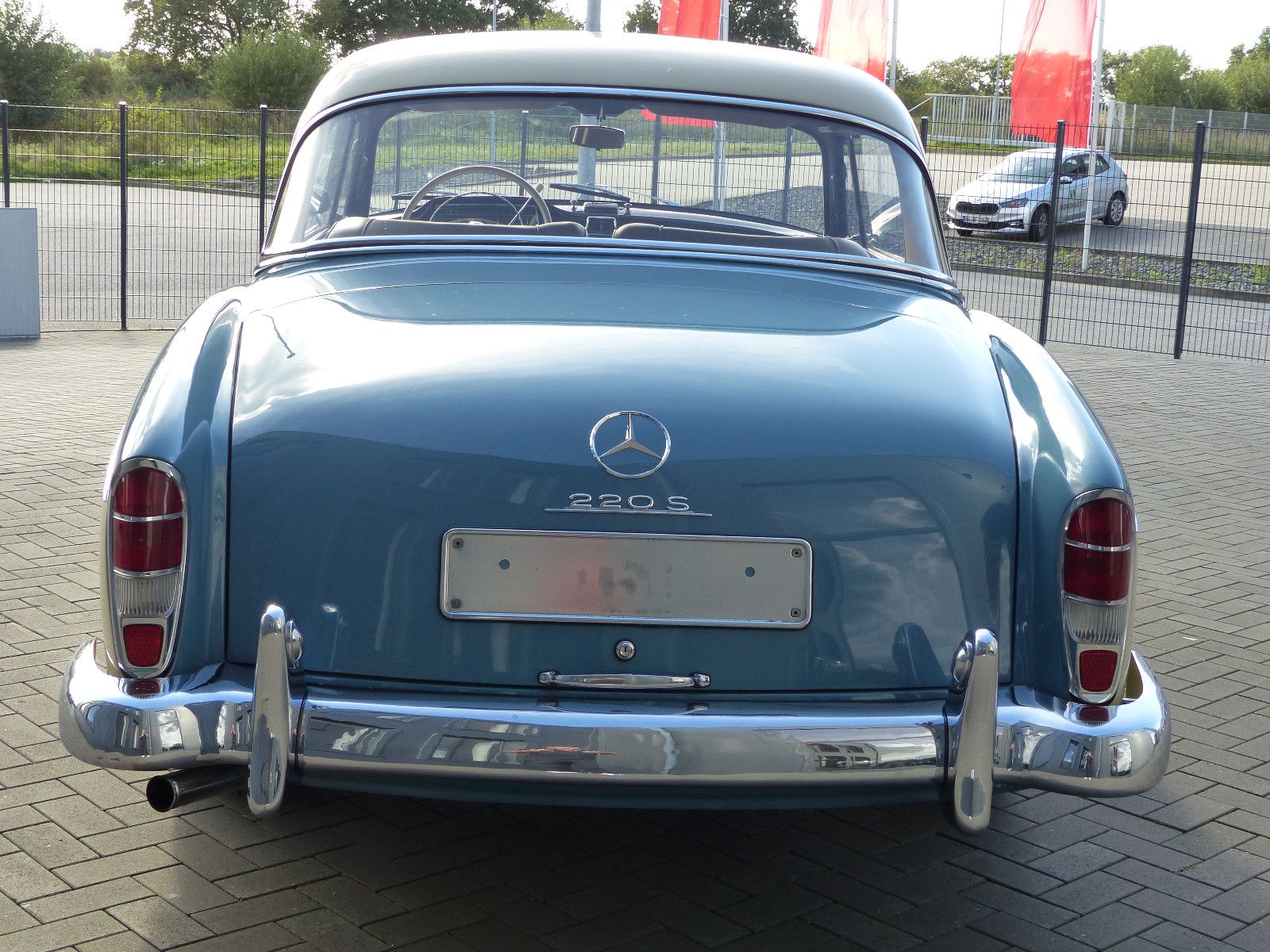 Fahrzeugabbildung Mercedes-Benz 220