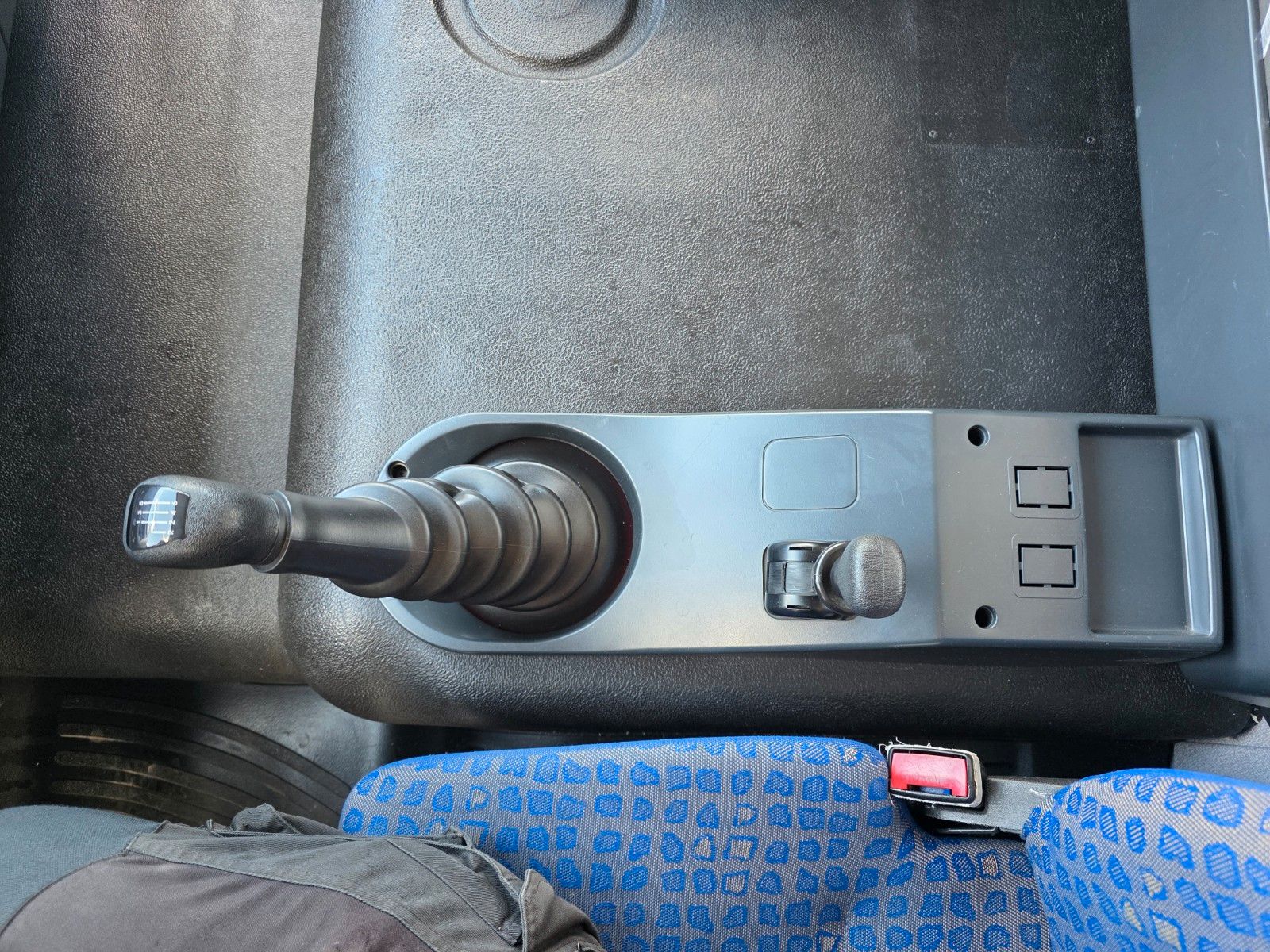 Fahrzeugabbildung MAN LE 8.150 Schaum-Löschfahrzeug 2.500L SLF 25/25