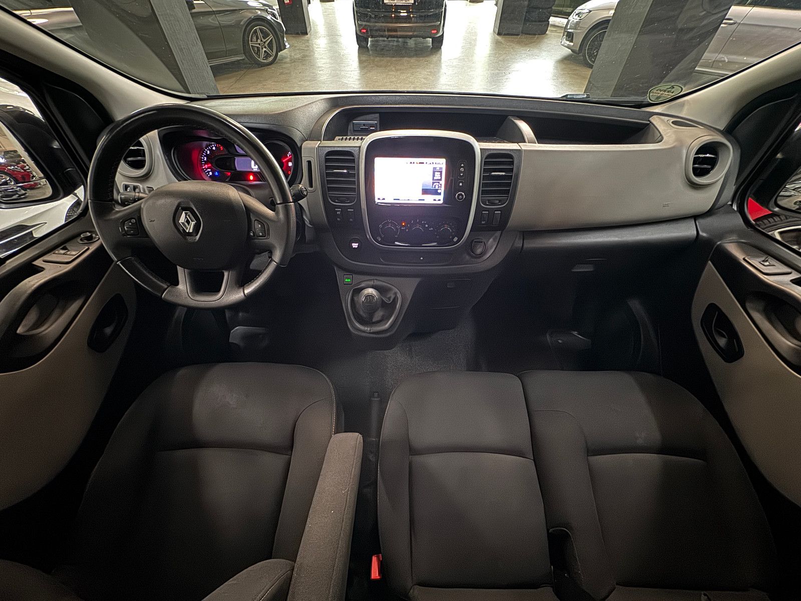 Fahrzeugabbildung Renault Trafic 1.6 DCI EXPRESSION 9-SITZER CAMPER STHDHZ