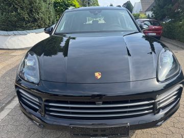 Porsche Cayenne - 1