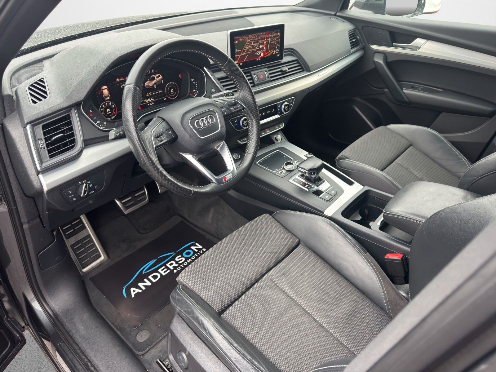 Fahrzeugabbildung Audi Q5 2.0TFSI QUAT S LINE PANO MEMORY AHK 360° LED