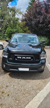 Dodge RAM 5,7 1500 - Dodge RAM: Schwarz