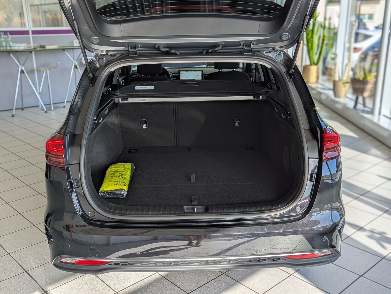 Fahrzeugabbildung Kia cee'd Sportswagon 1.5 Ultim Style-Pak JBL ACC 7J