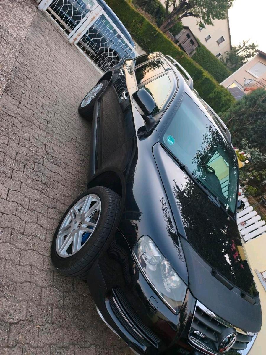 Volkswagen Touareg 2006 — вигляд ззаду