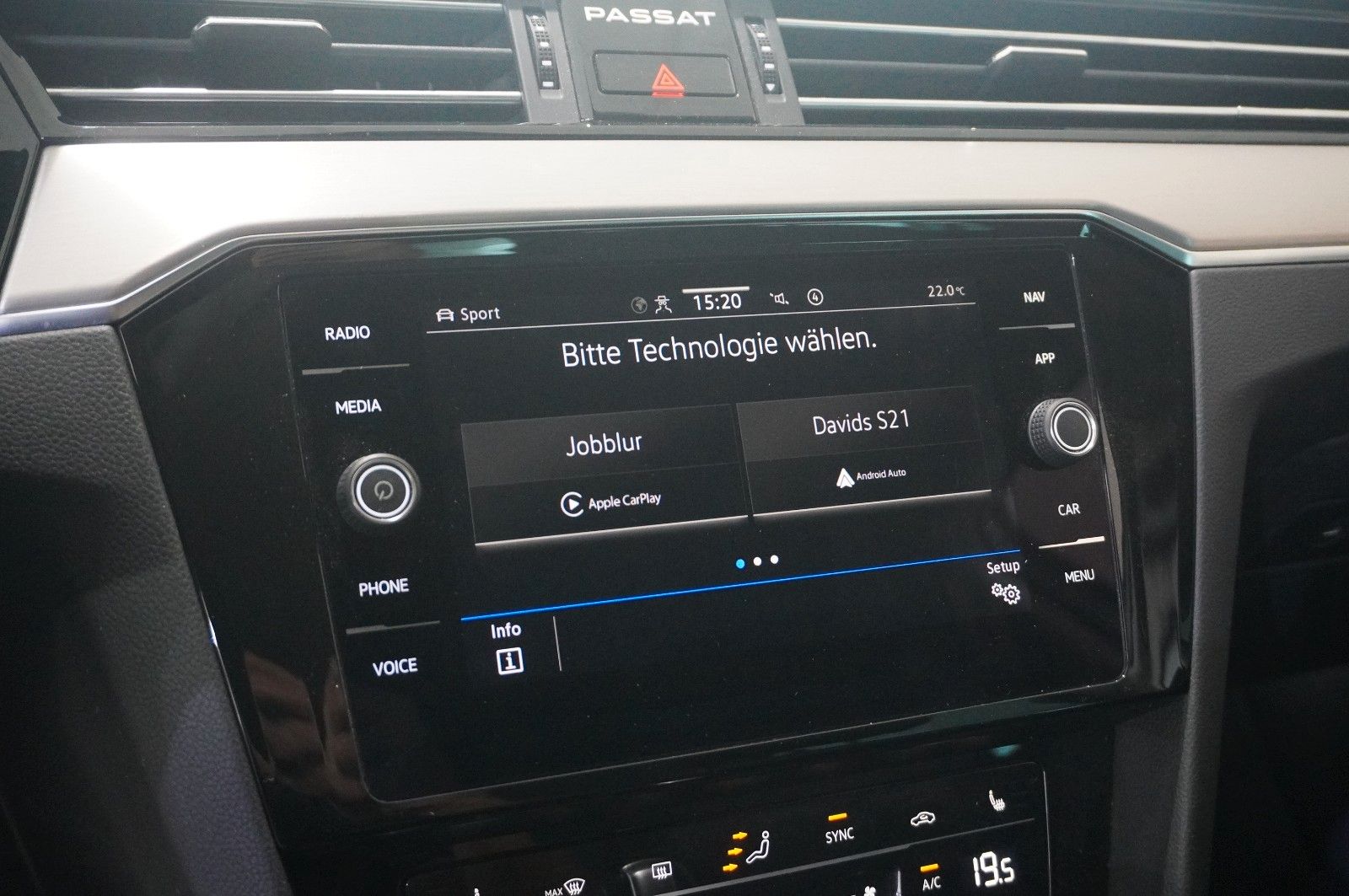 Fahrzeugabbildung Volkswagen Passat Vari. 2.0D R-LINE 4M NAVI/LED/KAMERA/AHK