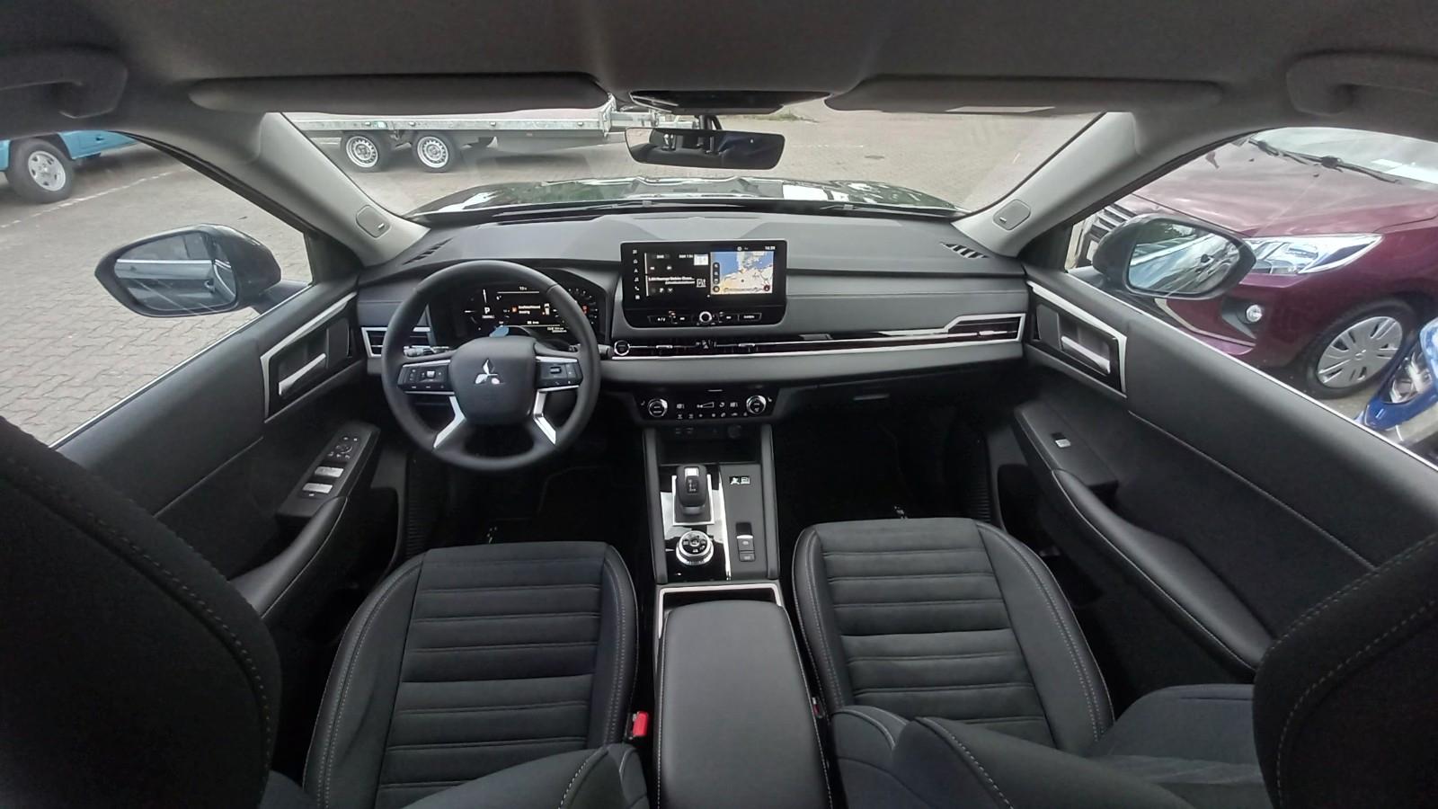 Mitsubishi Plug-in Hybrid Outlander Intro Edition