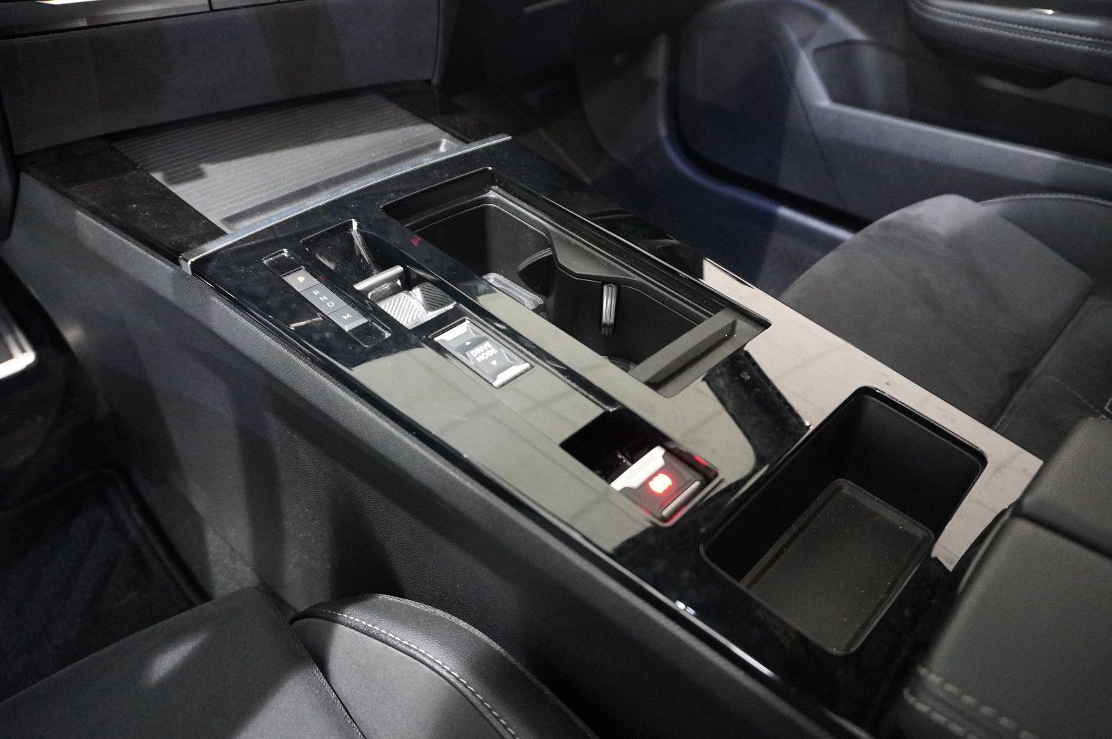 Fahrzeugabbildung Opel Astra L ST 1.2T ULTIMATE NAVI/LED/360°/VIRT/DAB+