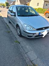 Ford Focus 2002 Benzin grau - Ford Focus mit Benzin-Antrieb: Kleinwagen, Automatik
