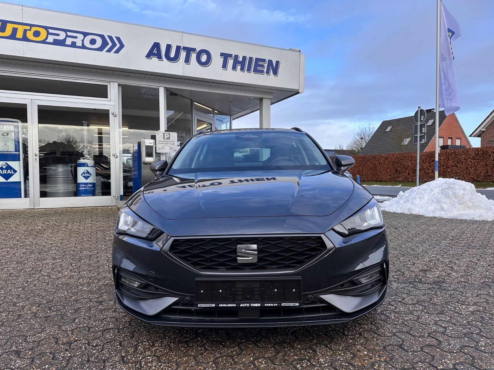 Fahrzeugabbildung SEAT Leon ST 1.5 eTSI FR DSG LED/GRA/SHZ/Kamera/APP