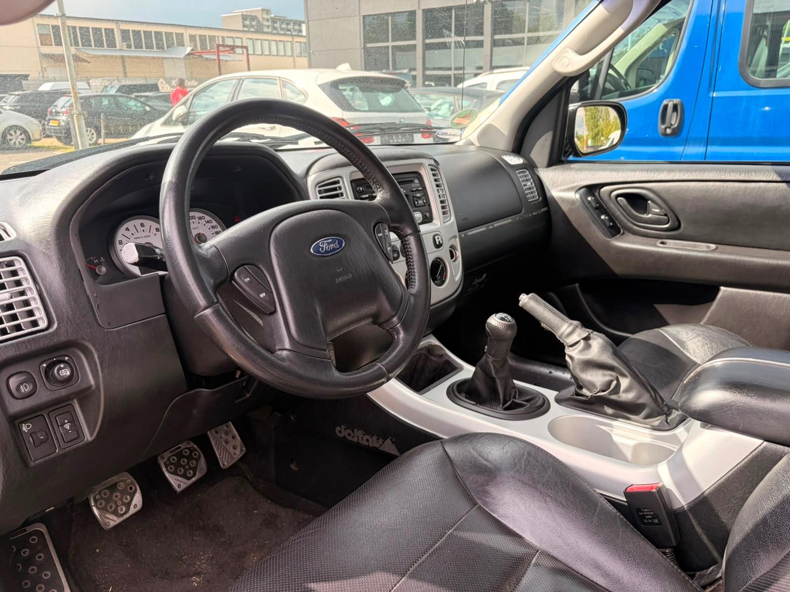 Ford Maverick 2004 — photo 11