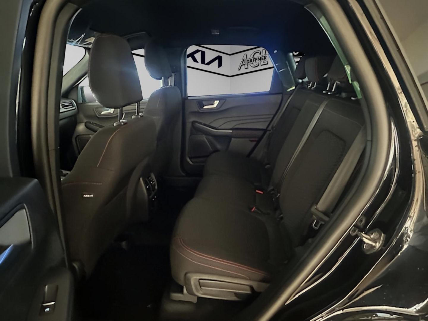 Fahrzeugabbildung Ford Kuga ST-Line Hybrid FHEV // Winter-Paket // Fahr