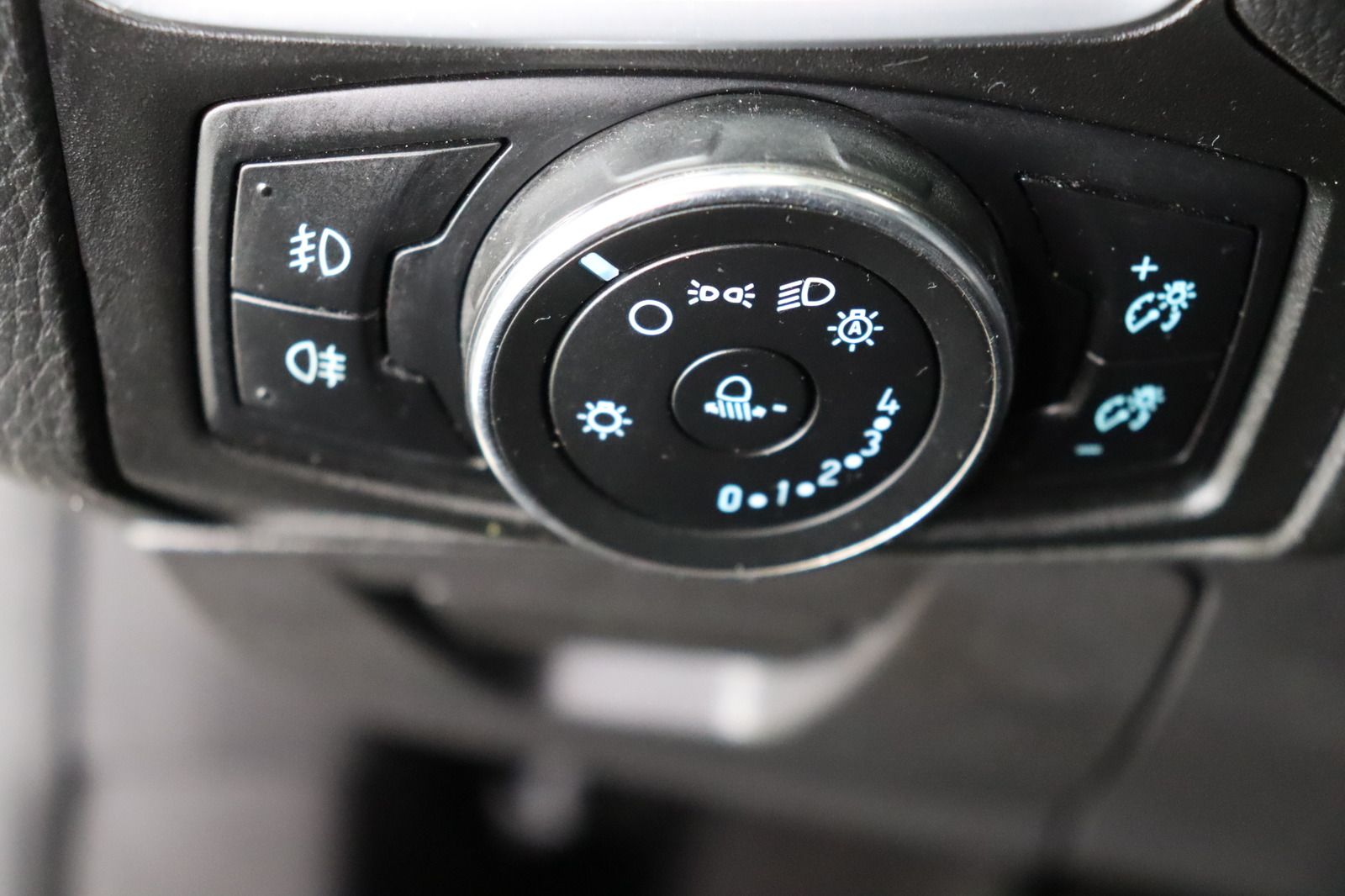 Fahrzeugabbildung Ford Focus 1.0 econetic Turnier Champions League