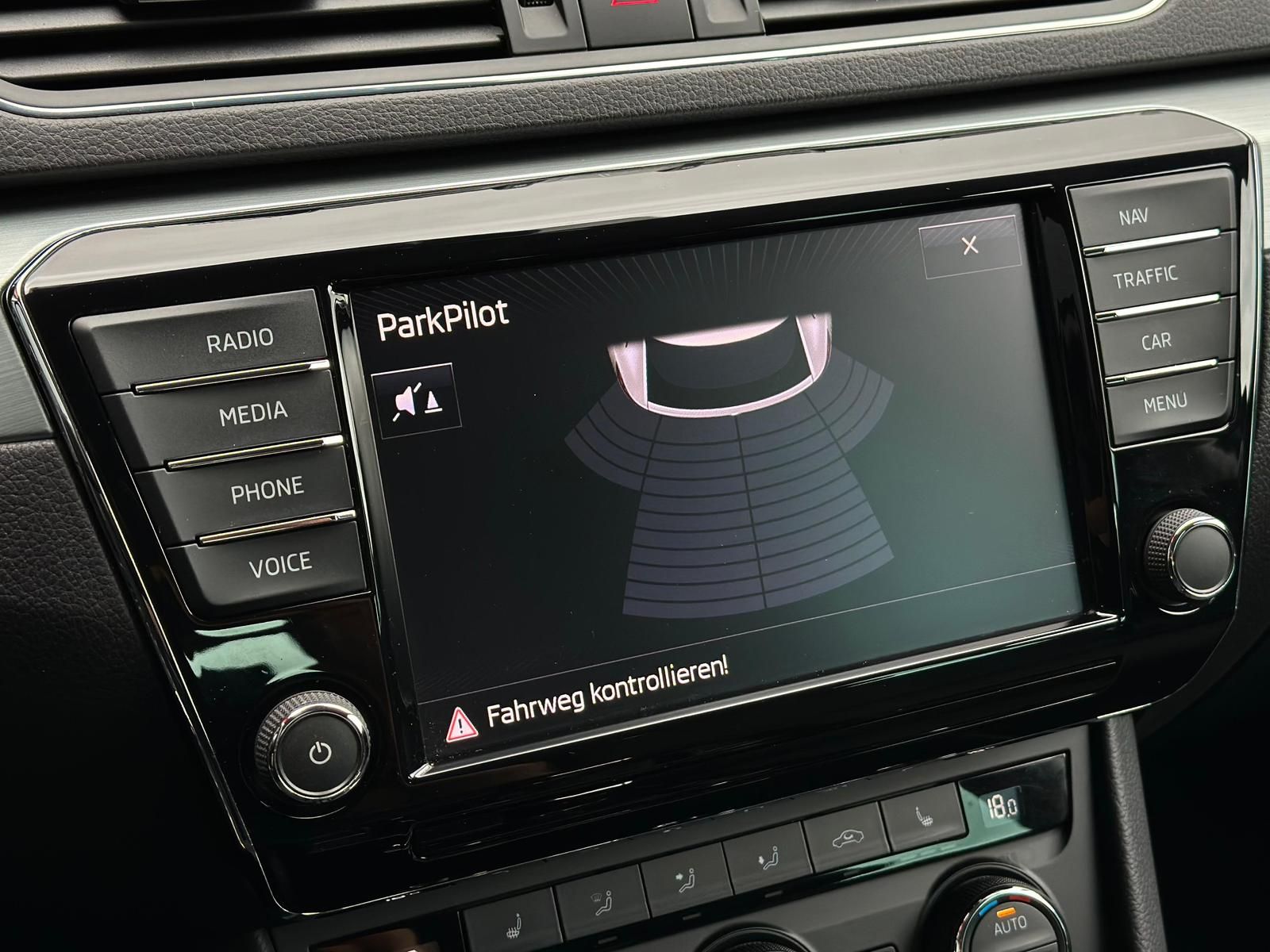 SKODA Superb 2.0TDI AMBITION COMBI 4x4* BIXEN#ACC#AHK - Image 20