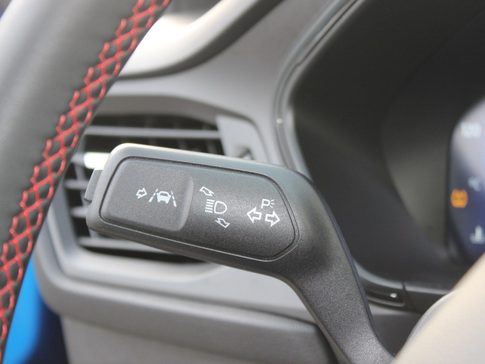 Fahrzeugabbildung Ford Focus ST-Line X 1,0 EcoBoost Mild-Hybrid