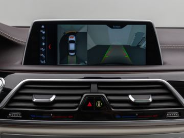 Fahrzeugabbildung BMW 750i xD M Sport 360°Laser Glasdach HUD DAB H/K