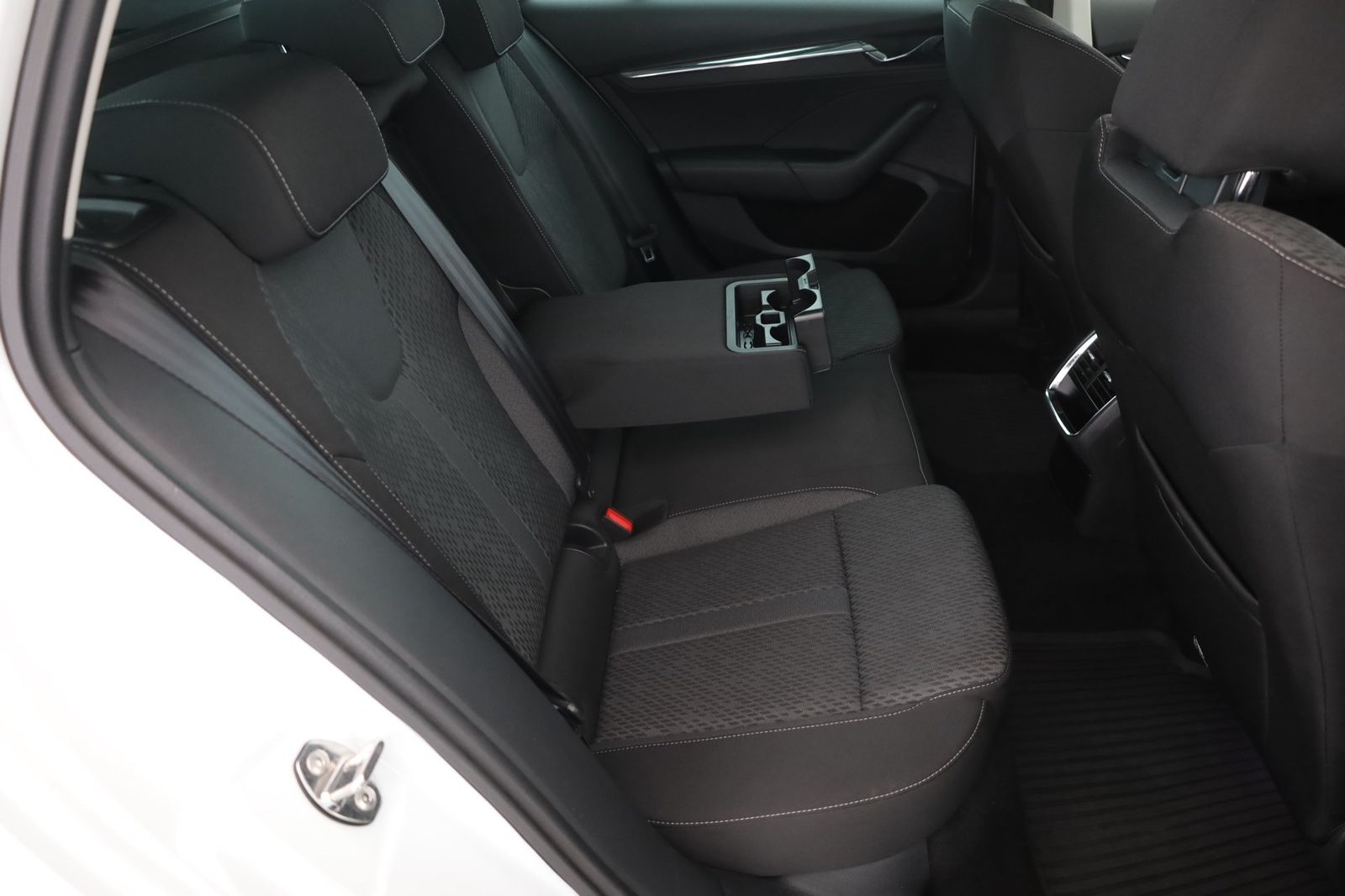 Skoda Octavia Combi 1.5 TSI Style LED Navi ACC Kamera foto 24