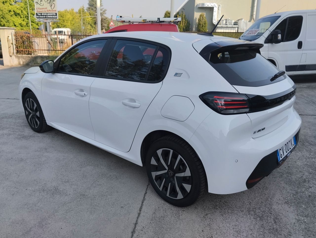 Peugeot 208 motore elettrico 136 CV 5 porte Acti imagem 3