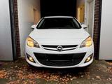 Opel Astra J Sports Tourer Edition+Klima+USB+PDK