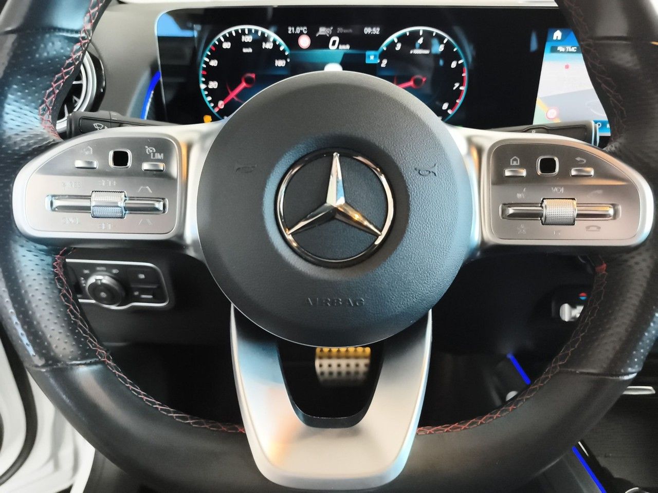 Mercedes-Benz GLB 250 DCT AMG-LINE AHK MATRIX DISTRONIC PANO foto 16