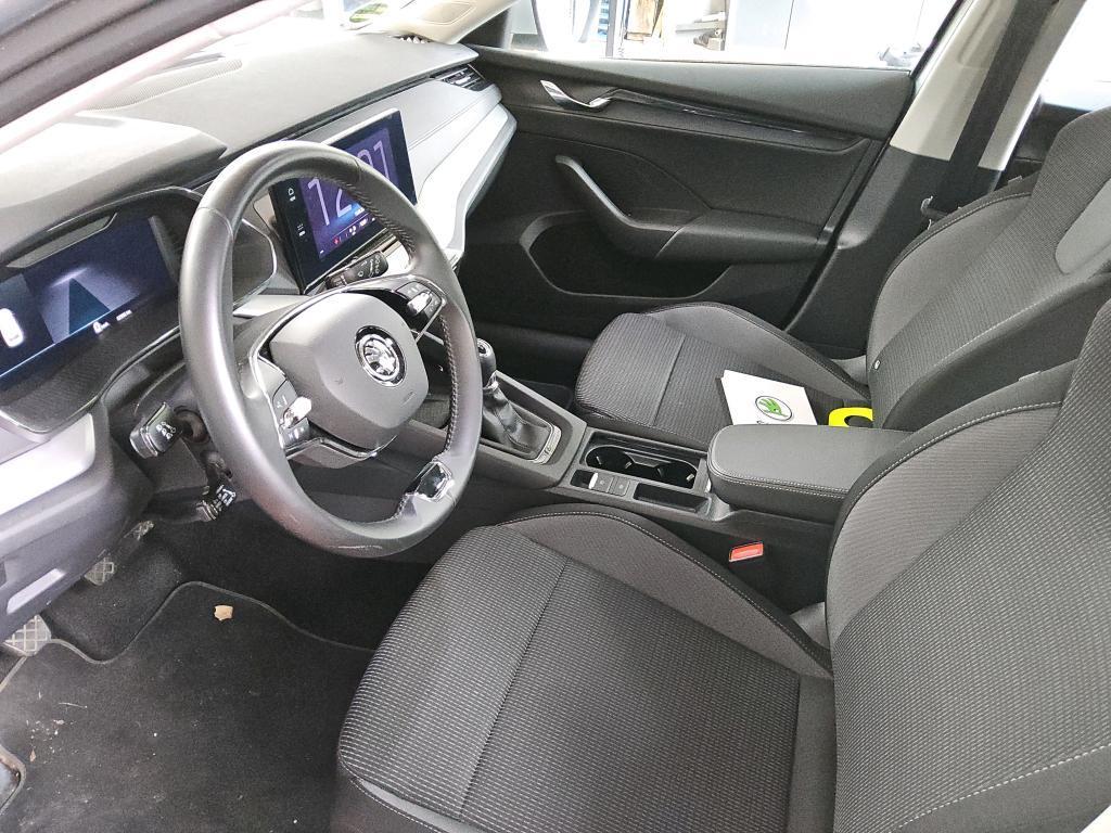 Skoda Octavia 2023 г. Серебристый, пробег 52970 км