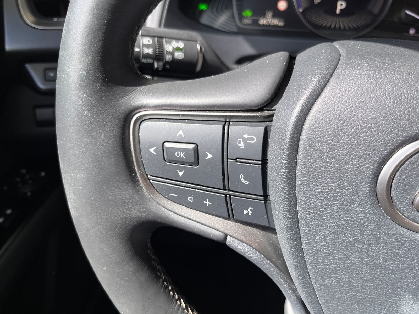 Fahrzeugabbildung Lexus UX 250 h Style Edition Full Link RFK KLIMA LED