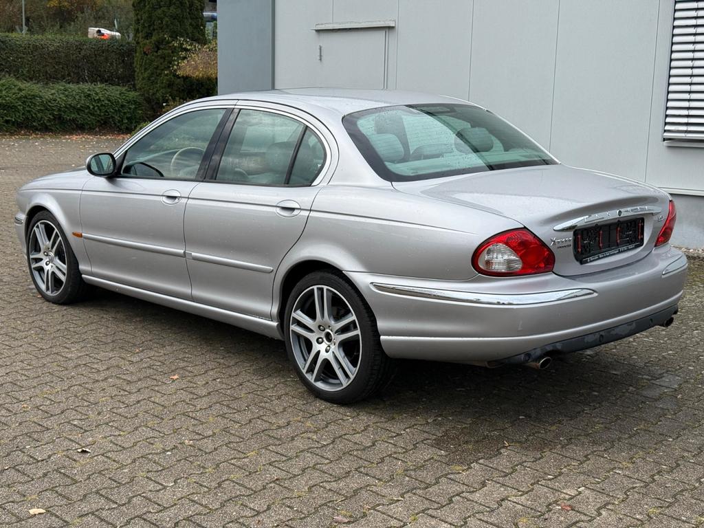 Jaguar X-Type