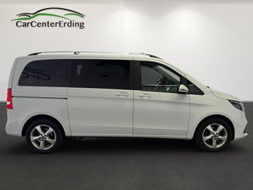 Mercedes V 220 - 3