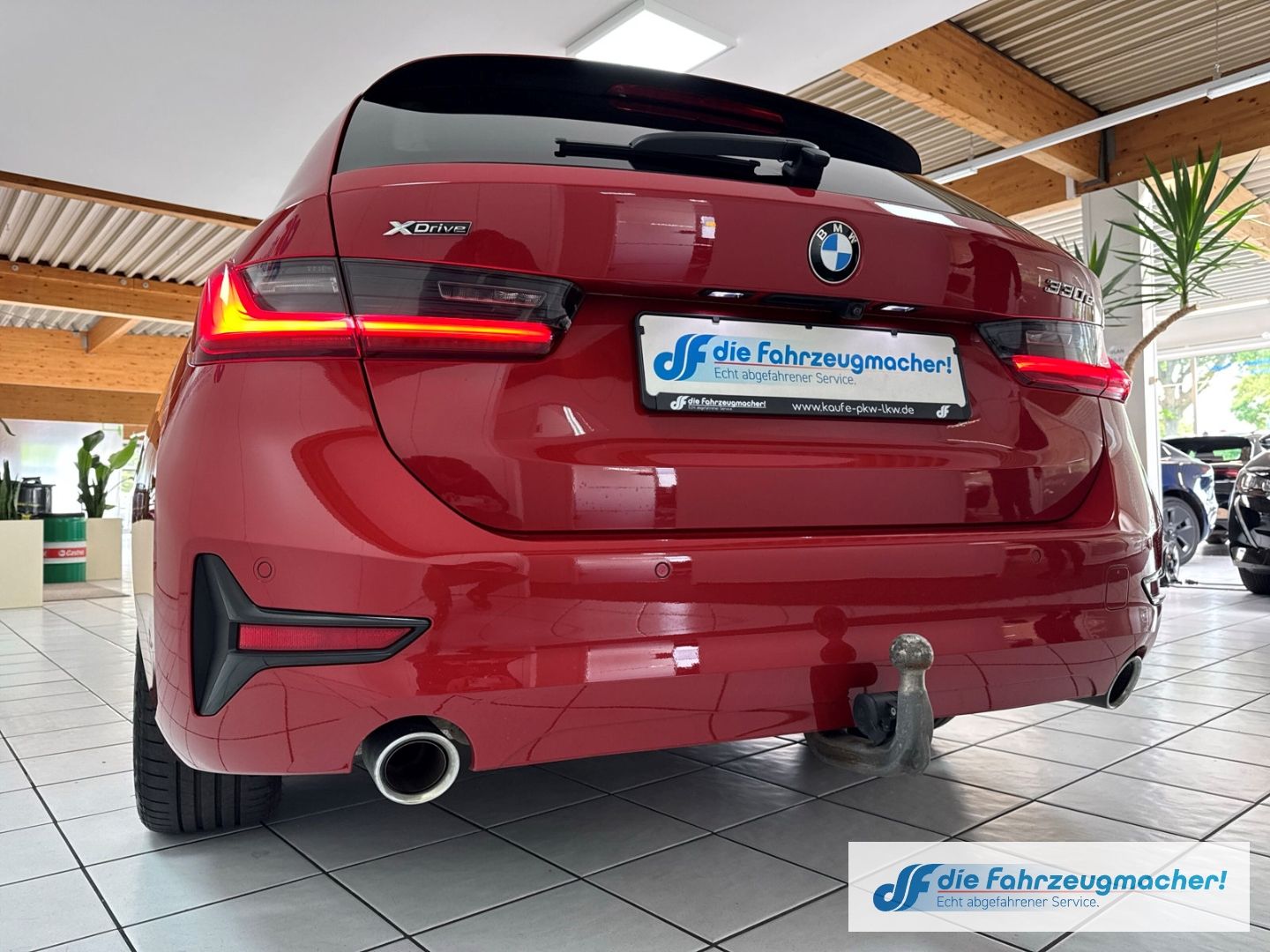 Fahrzeugabbildung BMW 330 e xDrive Advantage Touring Park-Assistent AH