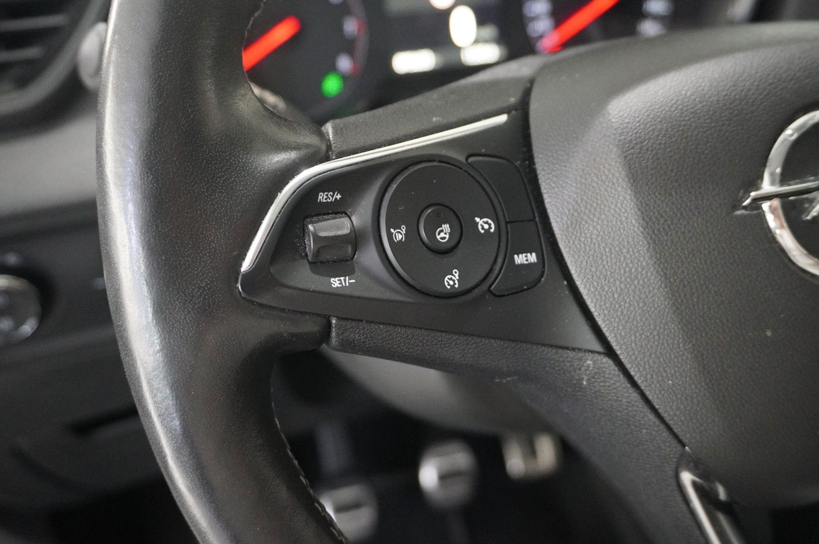 Fahrzeugabbildung Opel Grandland (X) 1.2T INNOV. NAVI/LED/KAMERA/PANO.