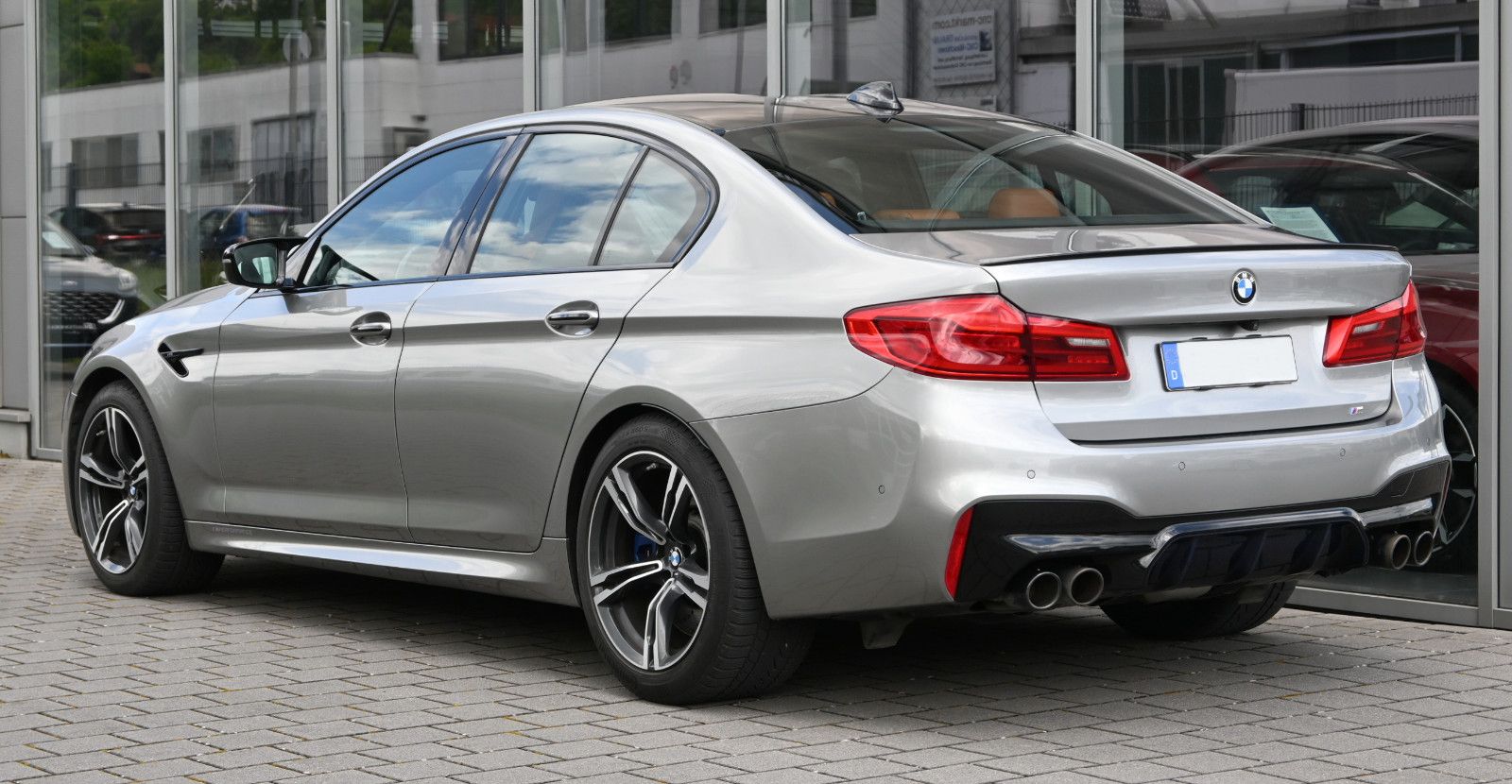Fahrzeugabbildung BMW M5 xDrive °Driving Assistant Plus°HARMAN°M-SITZ°