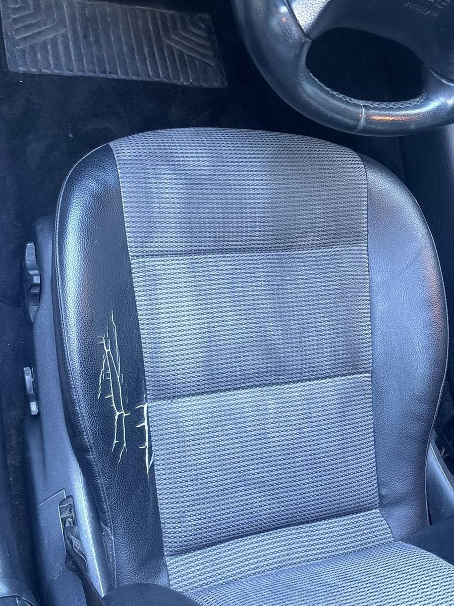 Mercedes-Benz C220 2004 — photo 11