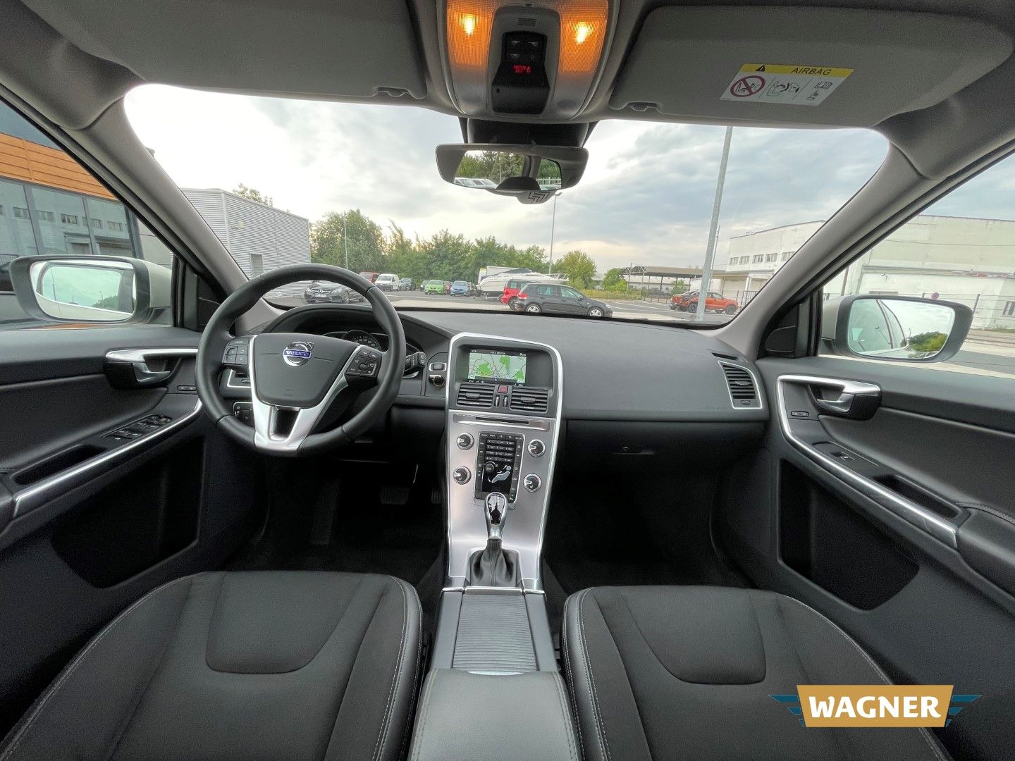 Fahrzeugabbildung Volvo XC60 Momentum 2WD Bi-Xenon SHZ 1-Hand