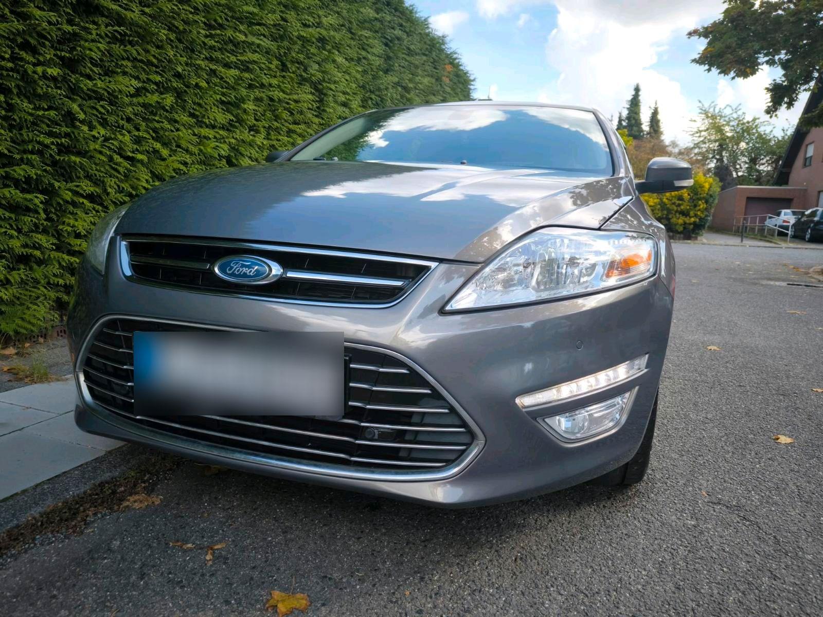Ford Mondeo 2013 — вигляд ззаду