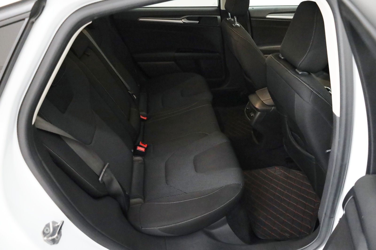 Fahrzeugabbildung Ford Mondeo Lim. Trend Navi,SH,PDC,SR+WR