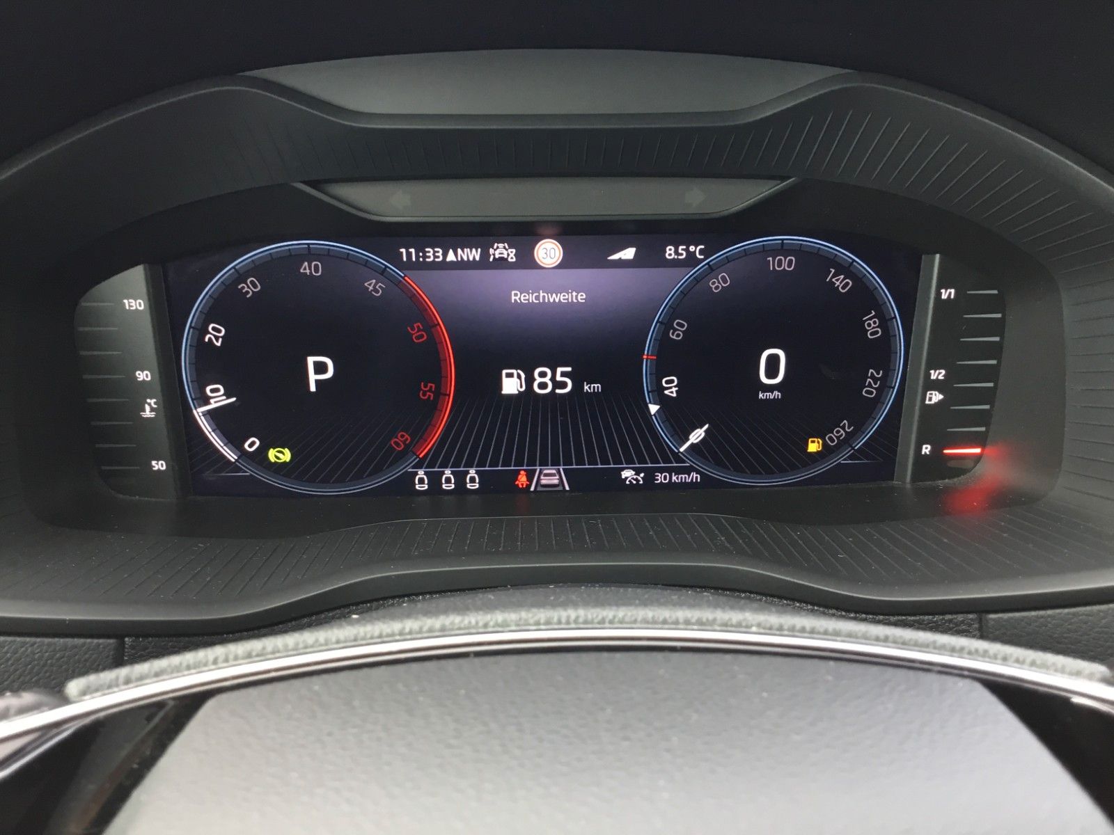 Fahrzeugabbildung SKODA Karoq 2.0l TDI DSG 4x4 SPORTLINE+AHK+18"+Kamera