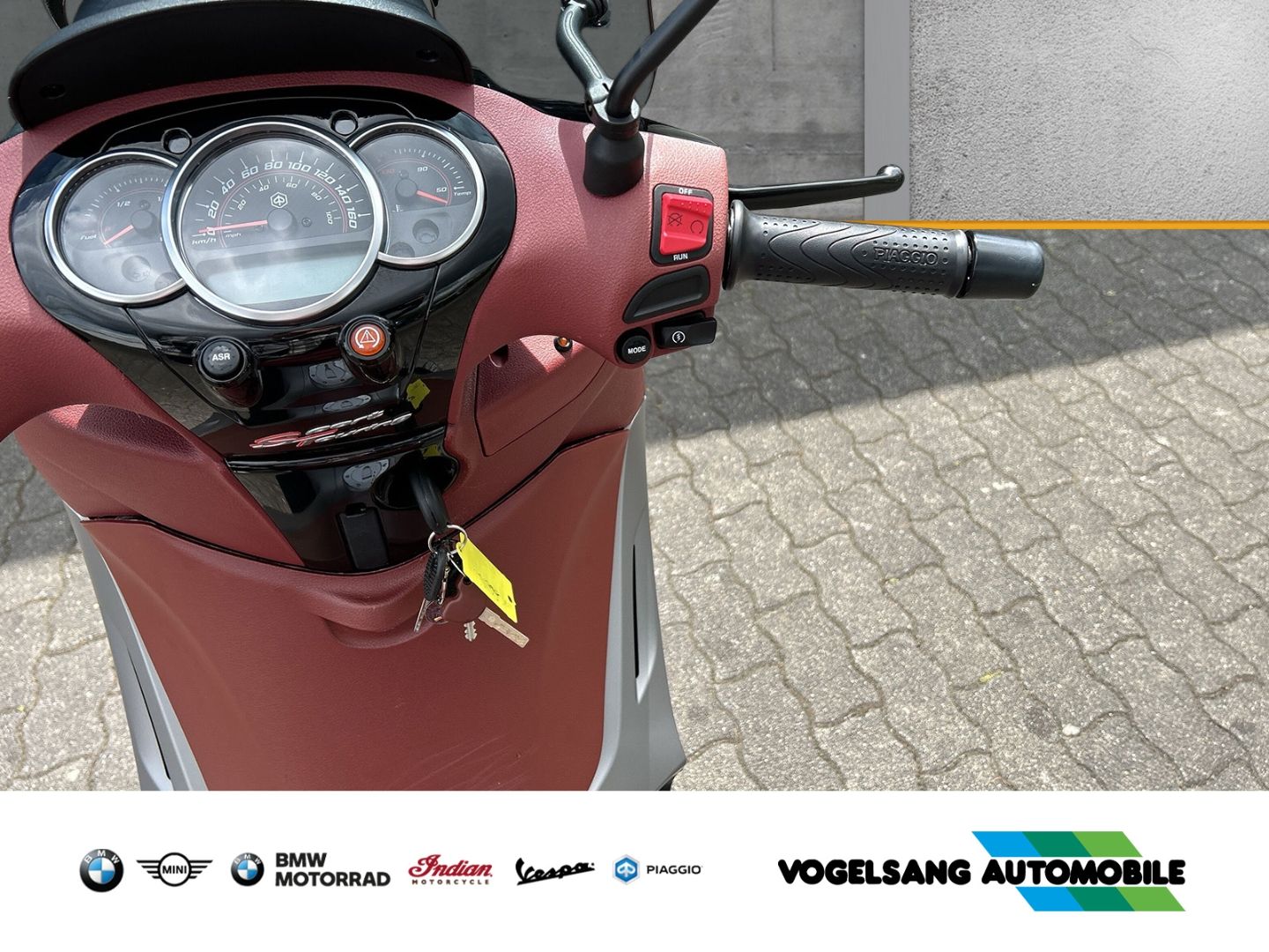 Fahrzeugabbildung Piaggio Beverly 350 Sport, Topcase mit Polster, Windschu
