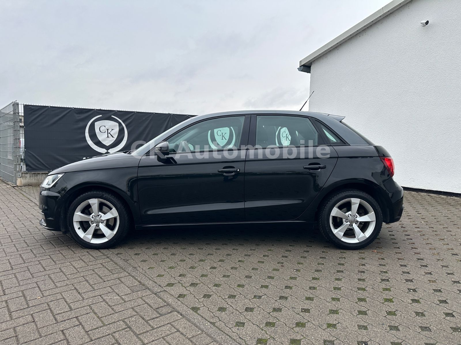 Fahrzeugabbildung Audi A1 Sportback Sport 1.6 TDi/Navi/Klima/SHZ/PDC