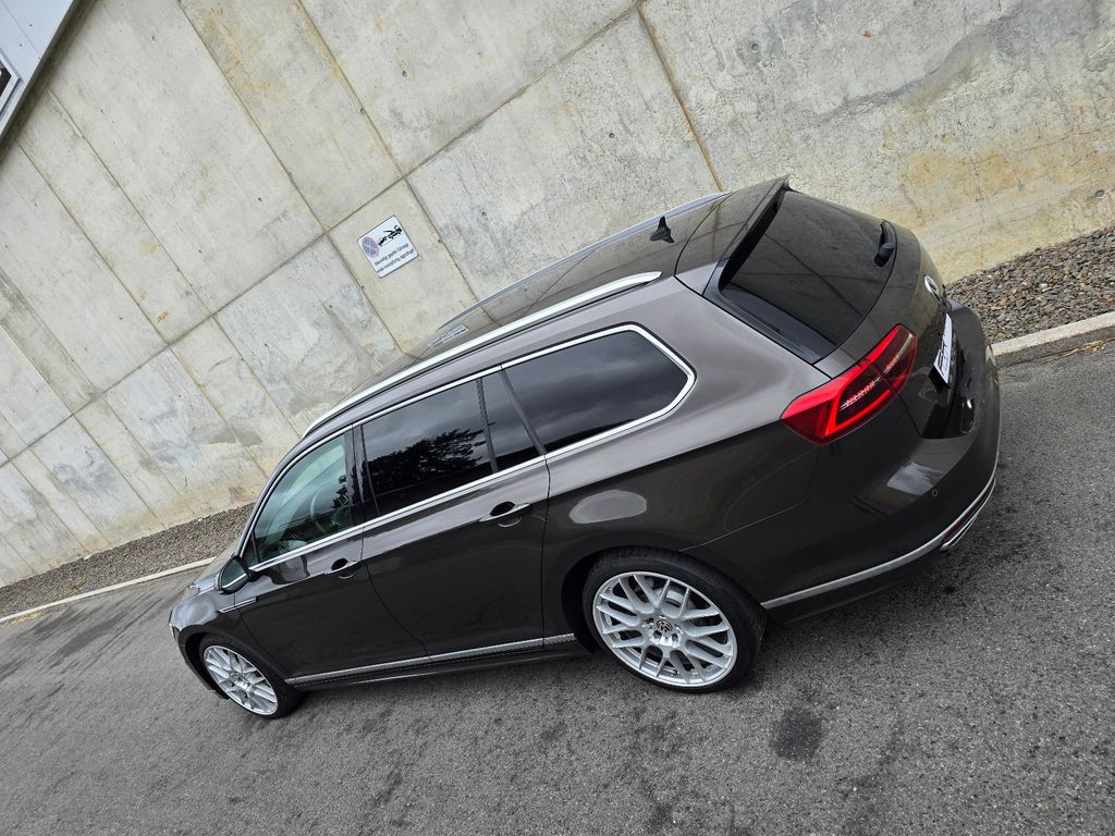 VW Passat Variant R-Line 2.0TDI 150PS DSG Pano DAB VW Passat Variant R-Line 2.0TDI 150PS DSG Pano DAB