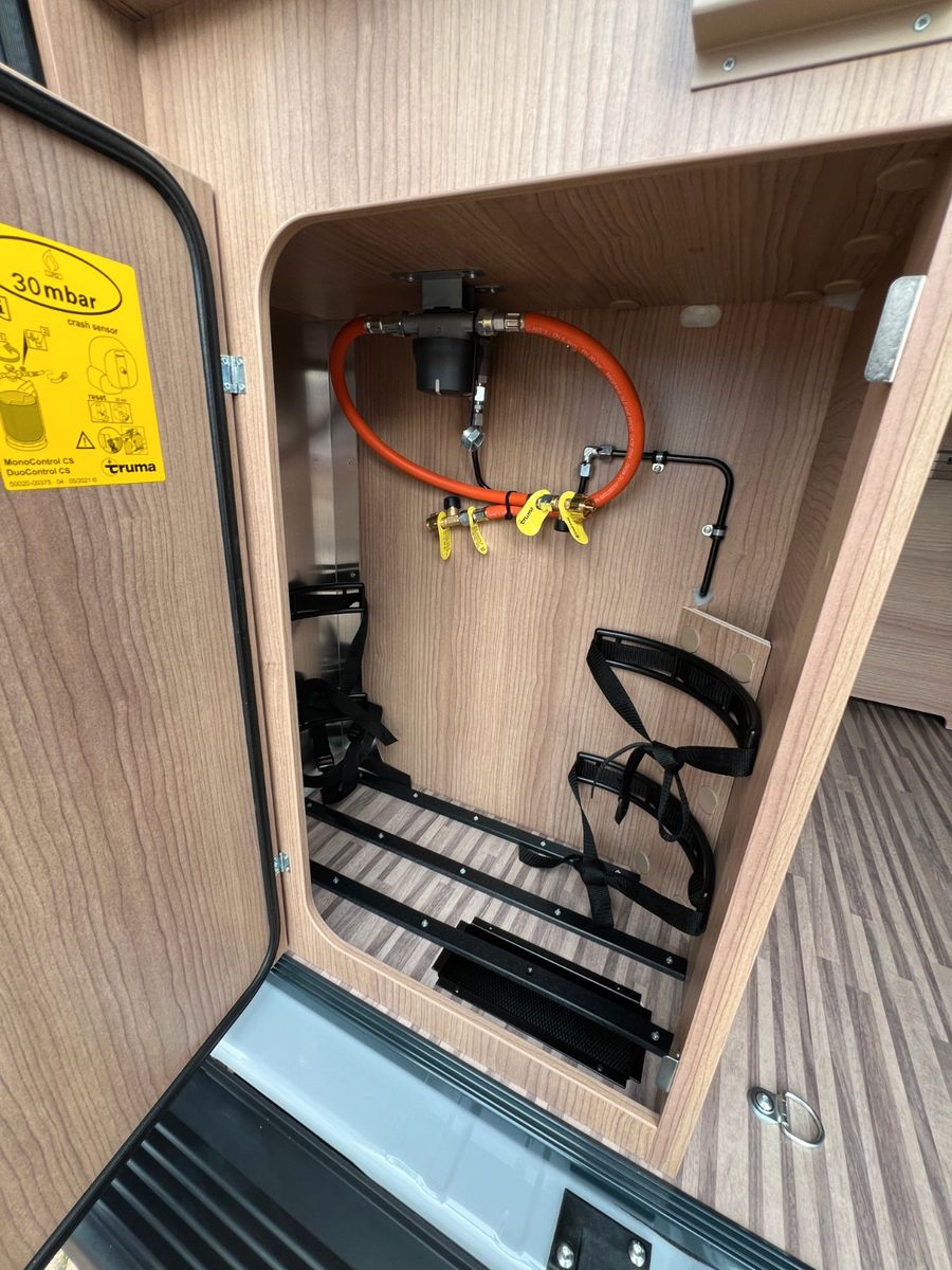 Fahrzeugabbildung Malibu Van first class - two rooms GT skyview 640 LE RB