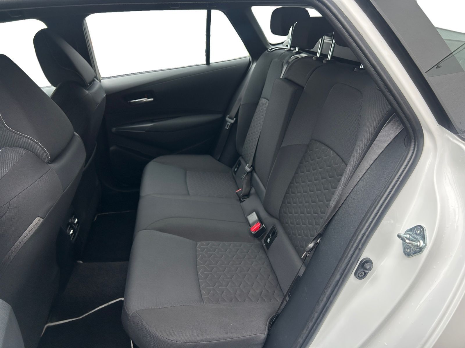 Fahrzeugabbildung Toyota Corolla 2.0 Hybrid Business Edition ACC NAVI RFK