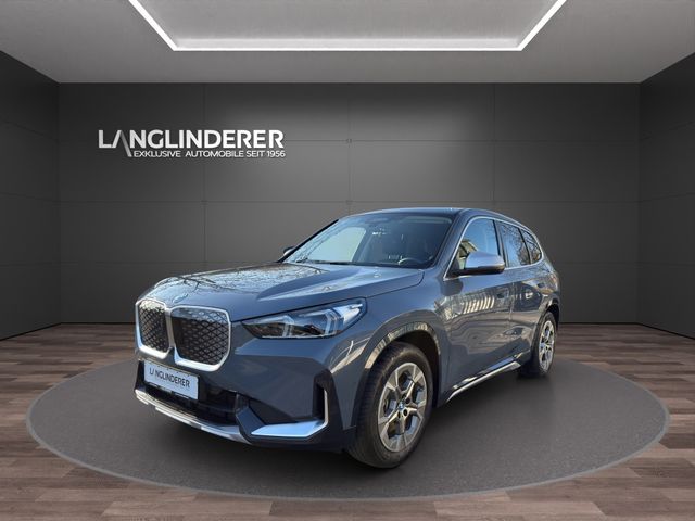 BMW iX1 xDrive30 xLine NP69259,- WirelessCharg Drivi