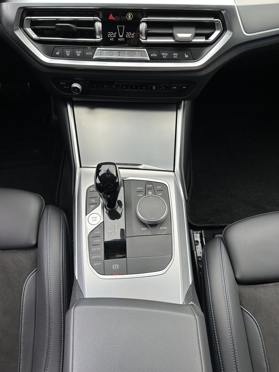 Fahrzeugabbildung BMW 320e Touring xDrive M-Sport NAV+LED+AHK+HIFI+KAM