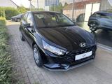Hyundai i20 1.0T 100PS Select NAVI+RÜCKFAHRKAMERA - Hyundai i20: Schwarz