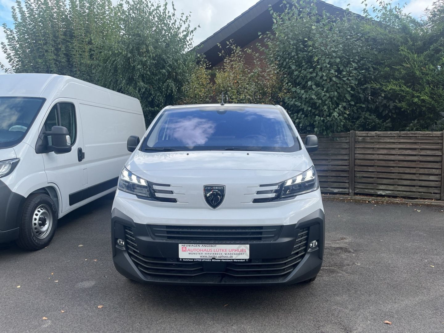 Fahrzeugabbildung Peugeot Expert KW Elektro Standard 75 kWh Navi Temp.