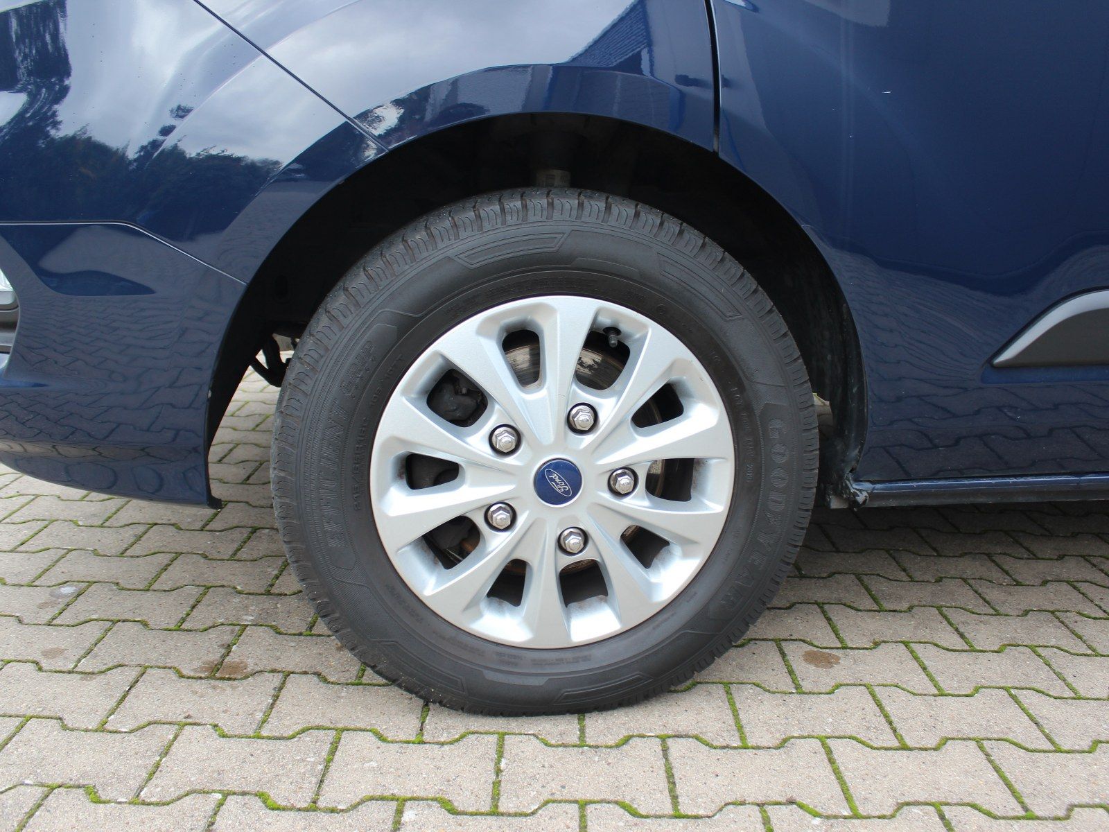 Fahrzeugabbildung Ford Transit Custom 320 L2 Trend 2,0 TDCi