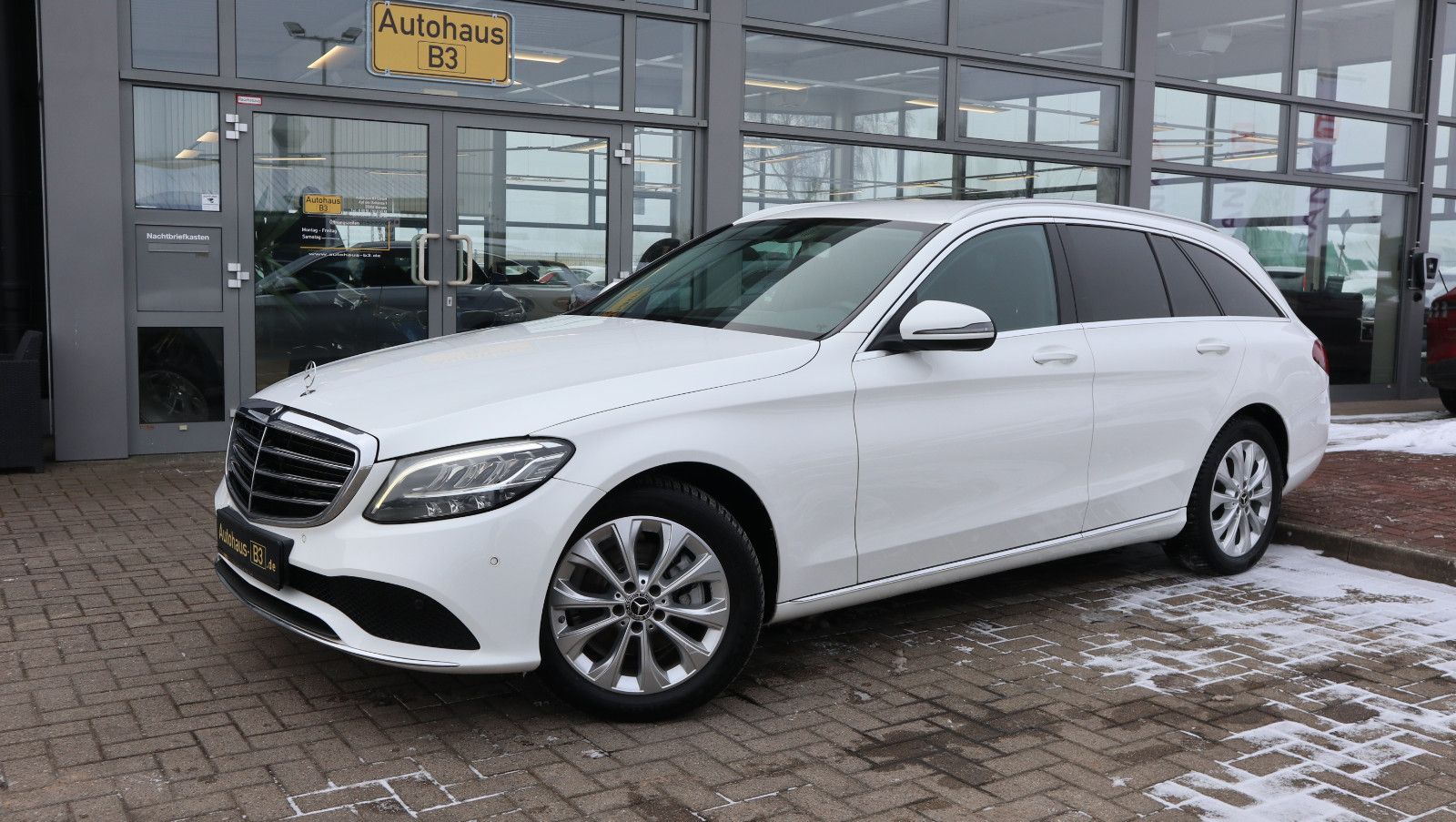 Gebrauchtwagen Mercedes-Benz C C 200 T-Modell Exclusive LED Navi Kamera in Bergen