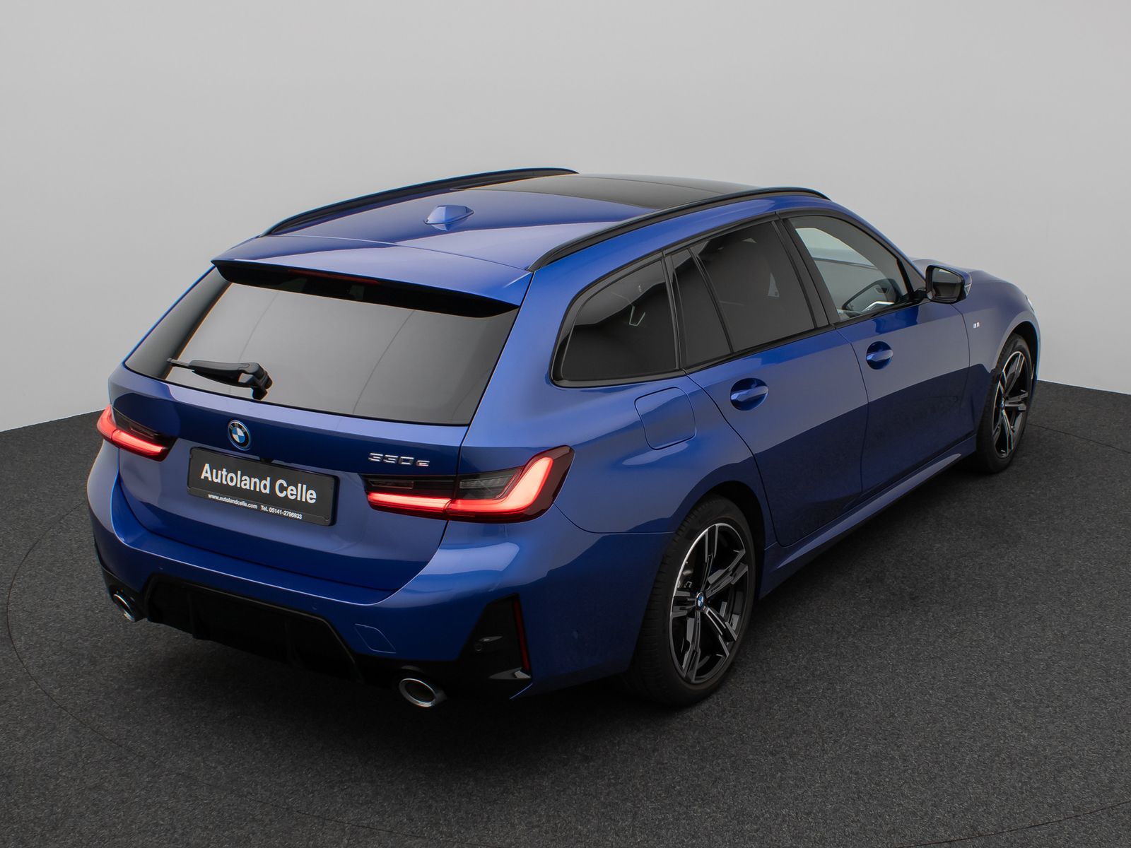 Fahrzeugabbildung BMW 330e M Sport Panorama 360°HUD HiFi AHK Komfort