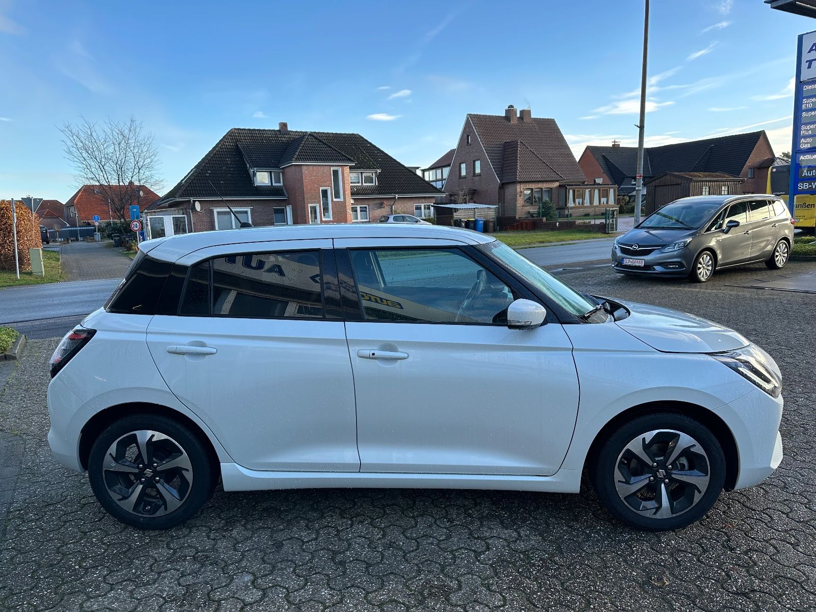 Fahrzeugabbildung Suzuki Swift 1.2 Dualjet Hybrid Comfort+ ACC/Navi/LED