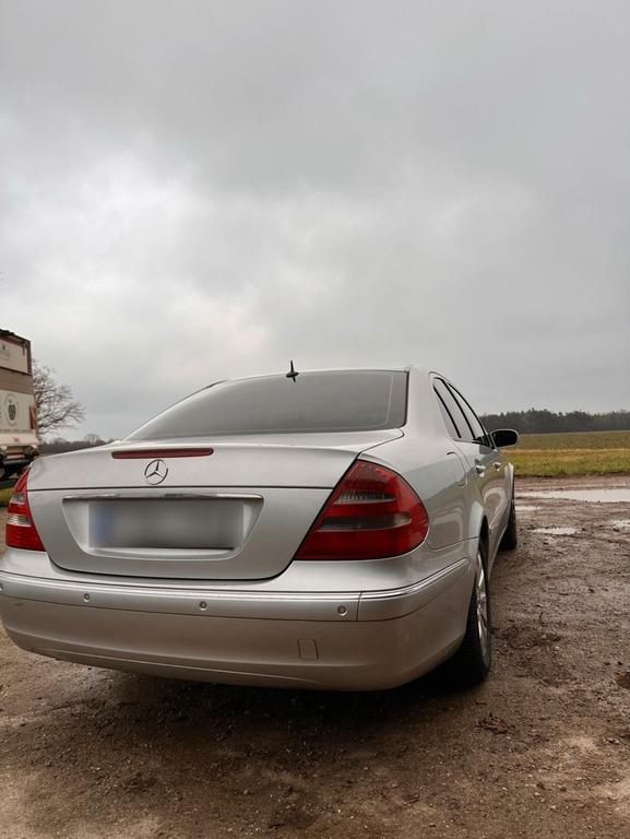 Mercedes-Benz E 320