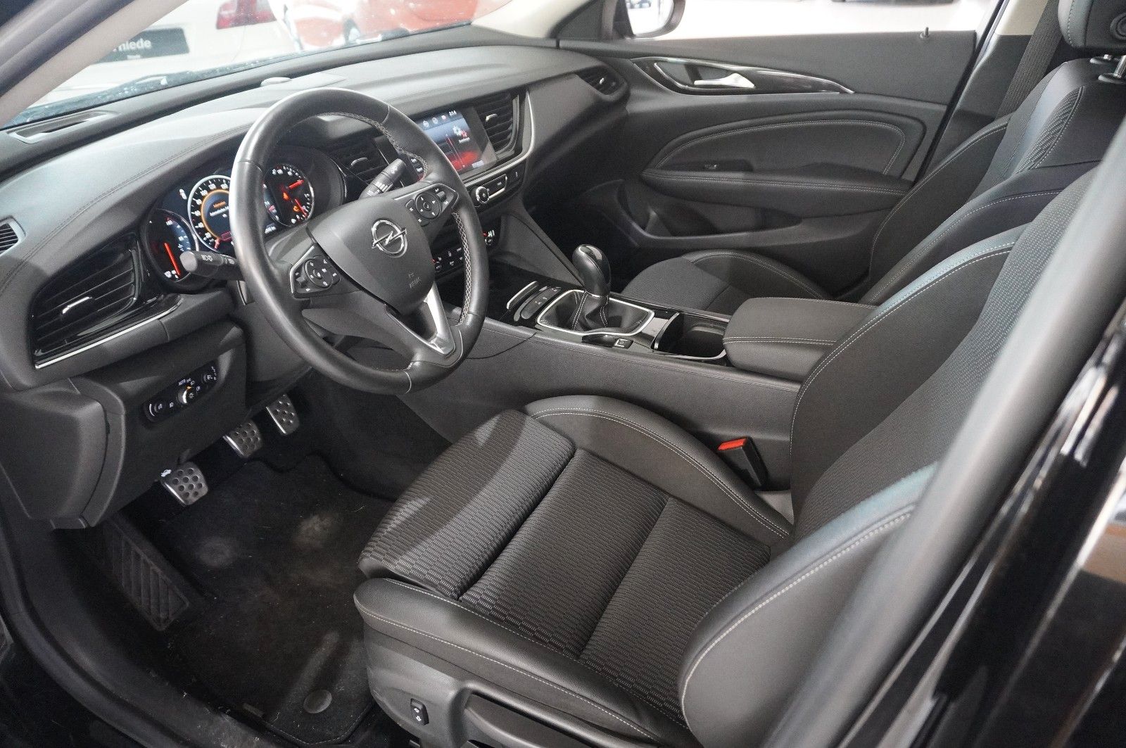 Fahrzeugabbildung Opel Insignia B GS 2.0D DYNAM. NAVI/LED/KAMERA/SH/AHK